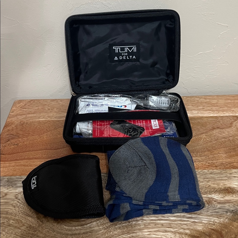 Tumi Black Textured Travel Pouch with Amenities - Picture 5 of 5
